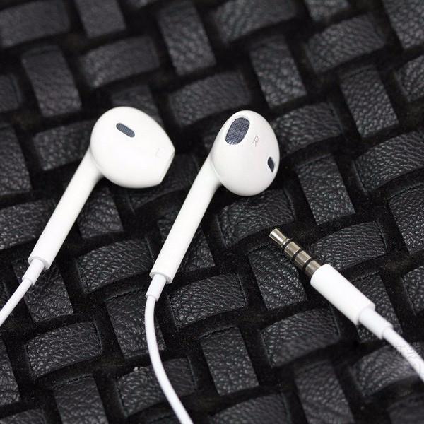 iPhone White Lightning Digital Earphones