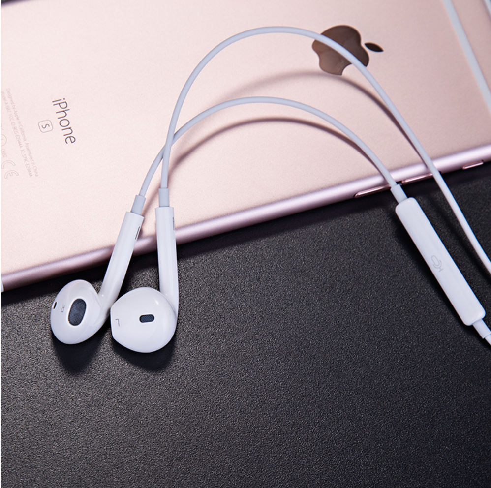 iPhone White Lightning Digital Earphones